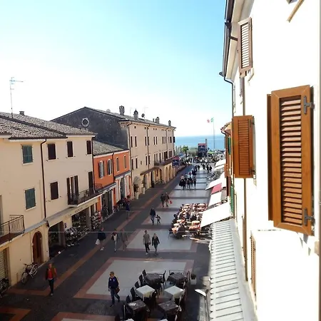 Square * Bardolino